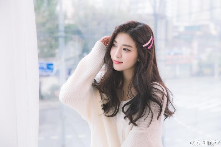 乌鲁木齐：炎炎夏日 街头音乐喷泉吸引民众消暑纳凉